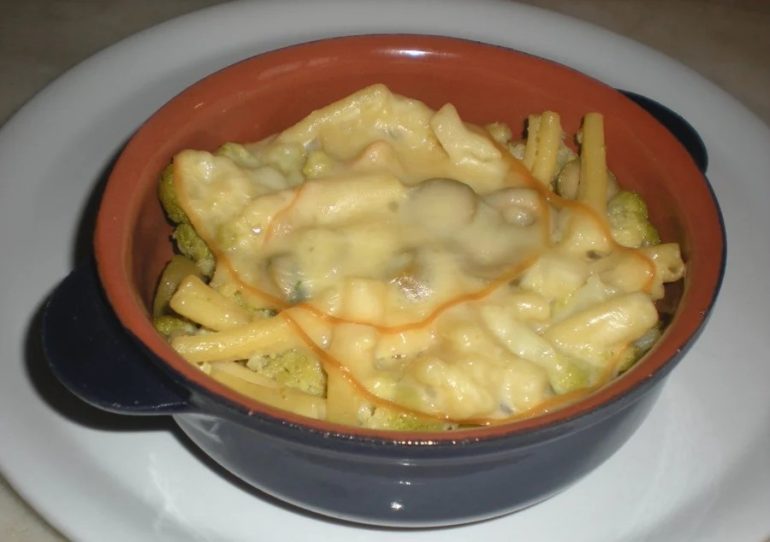 Pasta al forno cavolfiore e scamorza affumicata