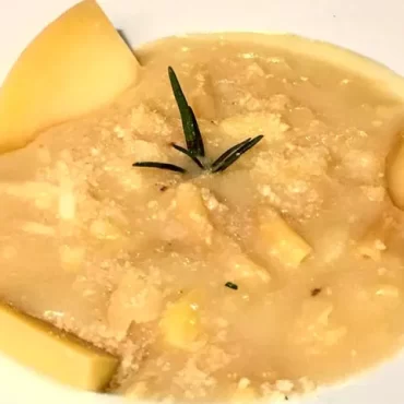 Pasta patate e provolone