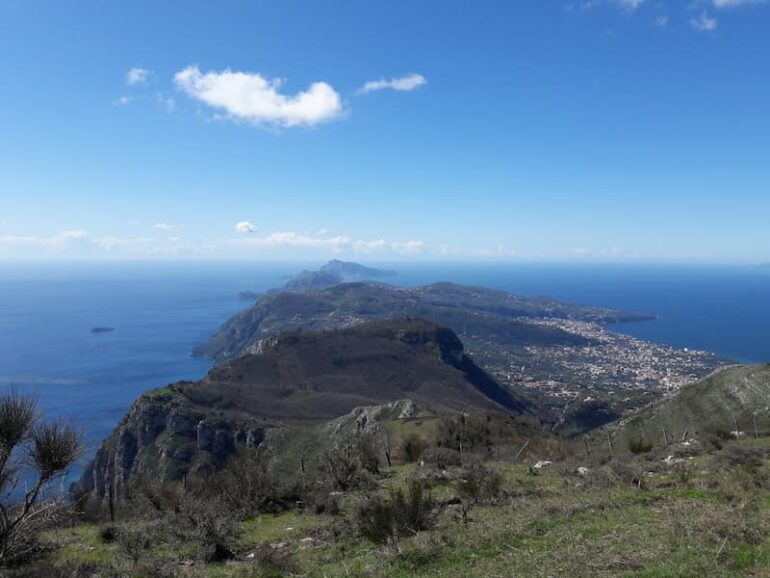 Vista del panorama di Vico Equense dal Monte Faito.