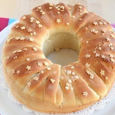 Pan brioche con provolone del Monaco DOP